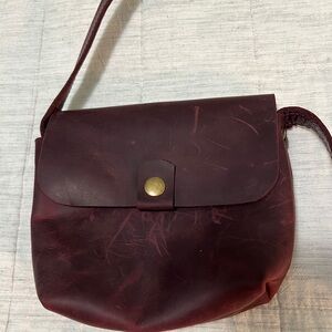Elegant Burgundy Leather Crossbody Bag